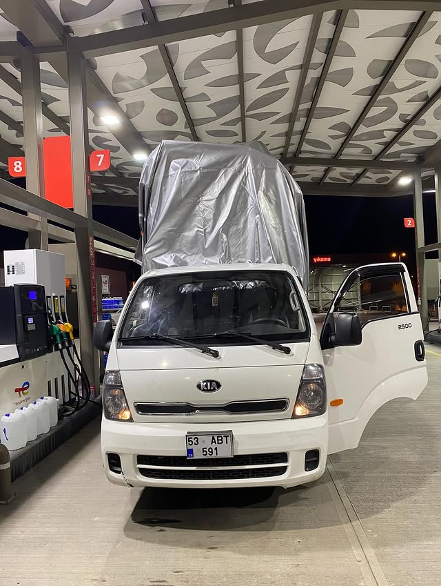 Kamyonetle şehirler arası yük hazırlığı
